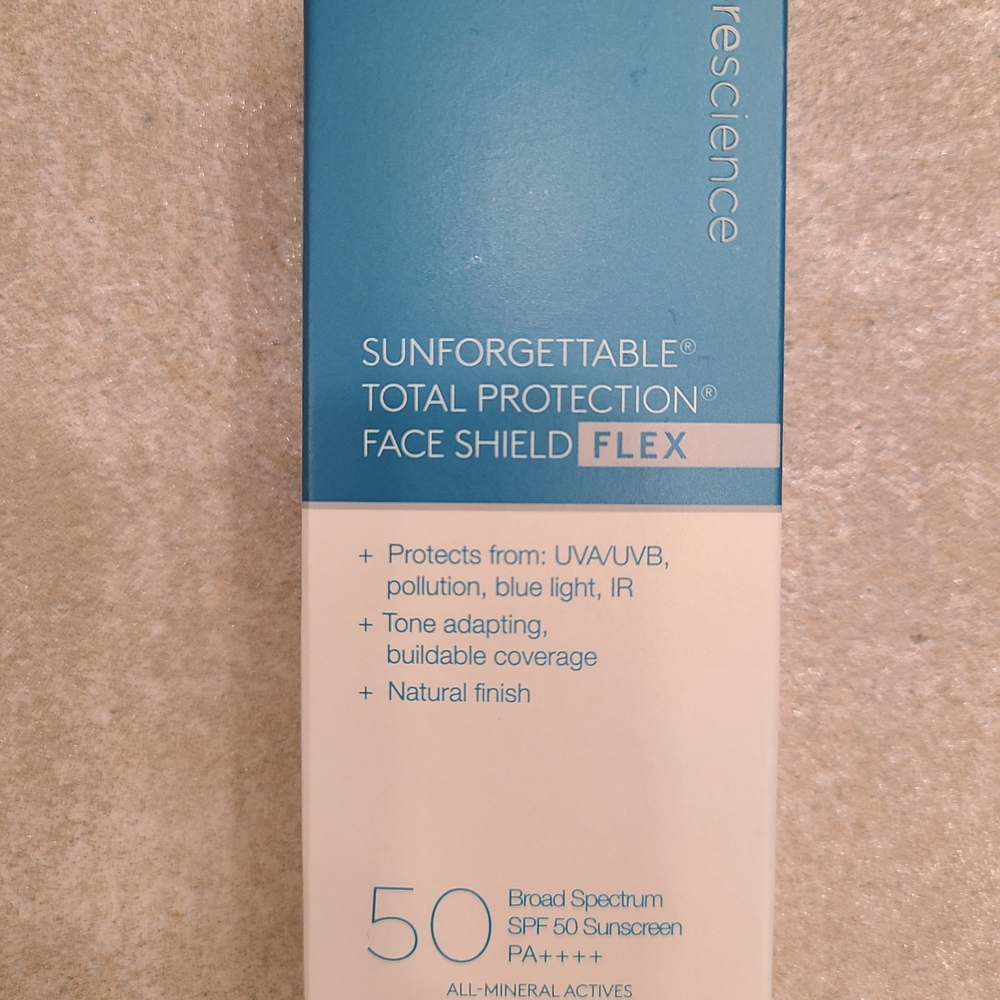 New Colorescience Sunforgettable Total Protection Face Shield - MEDIUM - Picture 2 of 4